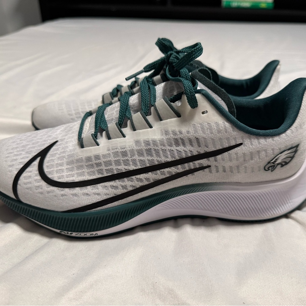 Nike Air Zoom Pegasus 37 Philadelphia Eagles 8.5 men / 10 women